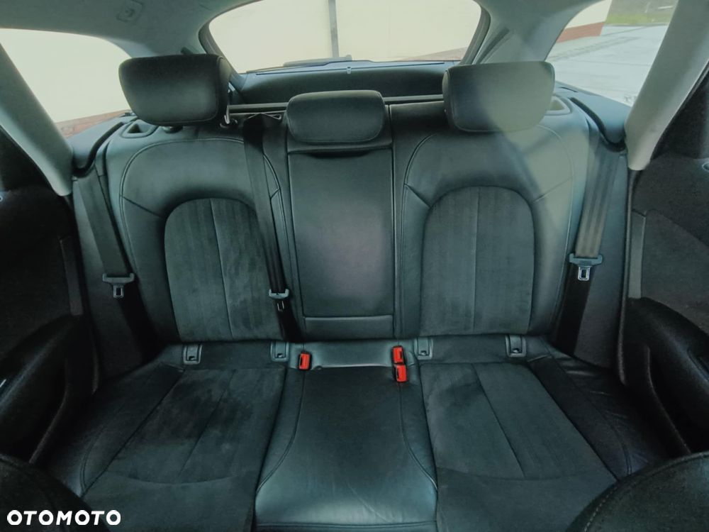 Audi A6 Avant 2.0 TDI Ultra S tronic - 16