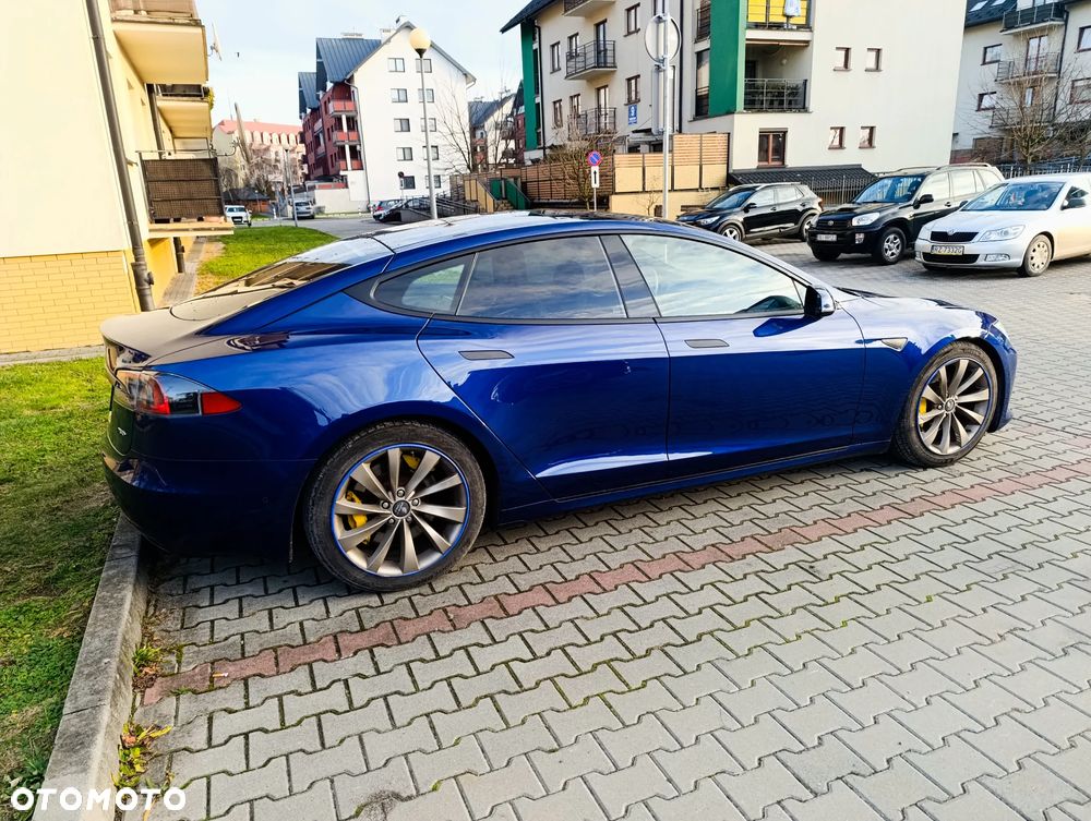 Tesla Model S - 11