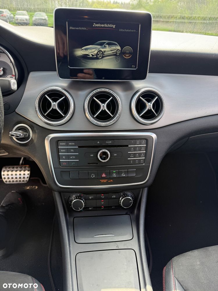 Mercedes-Benz CLA 200 d 7G-DCT SCORE - 13