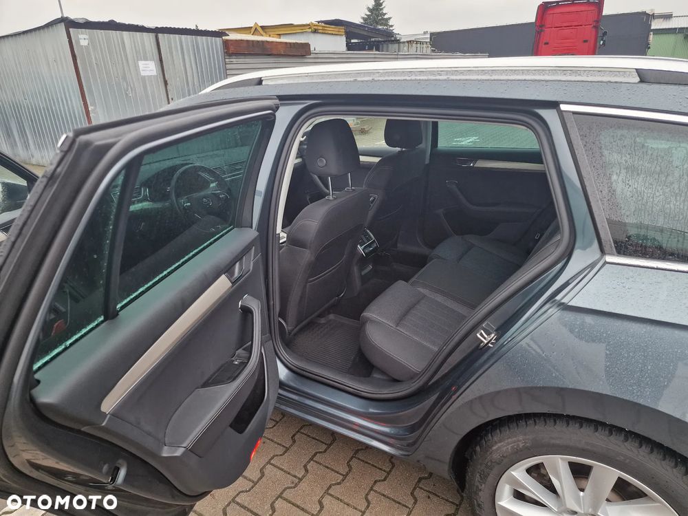 Skoda Superb 2.0 TDI SCR Ambition DSG - 11