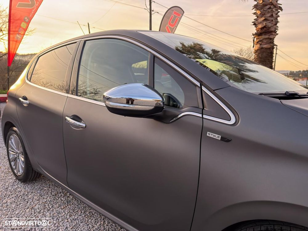 Peugeot 208 1.2 PureTech Style - 22