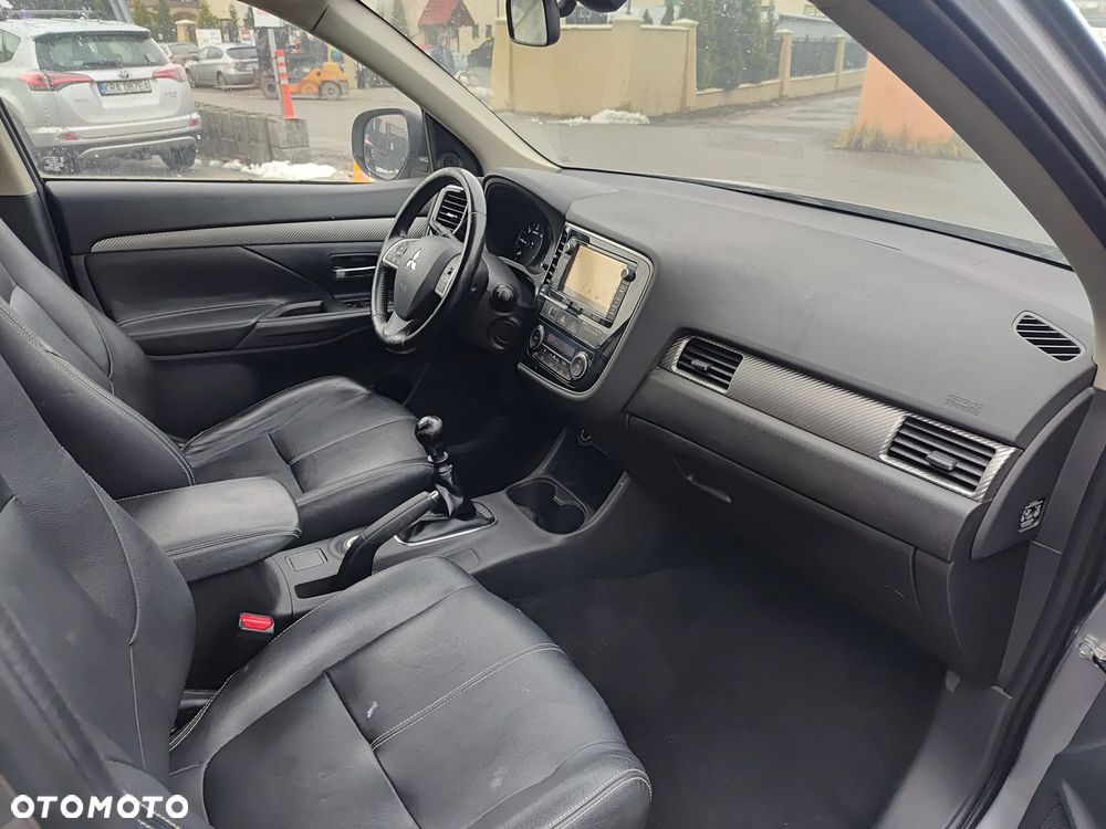 Mitsubishi Outlander 2.2 DI-D 4WD Plus - 30