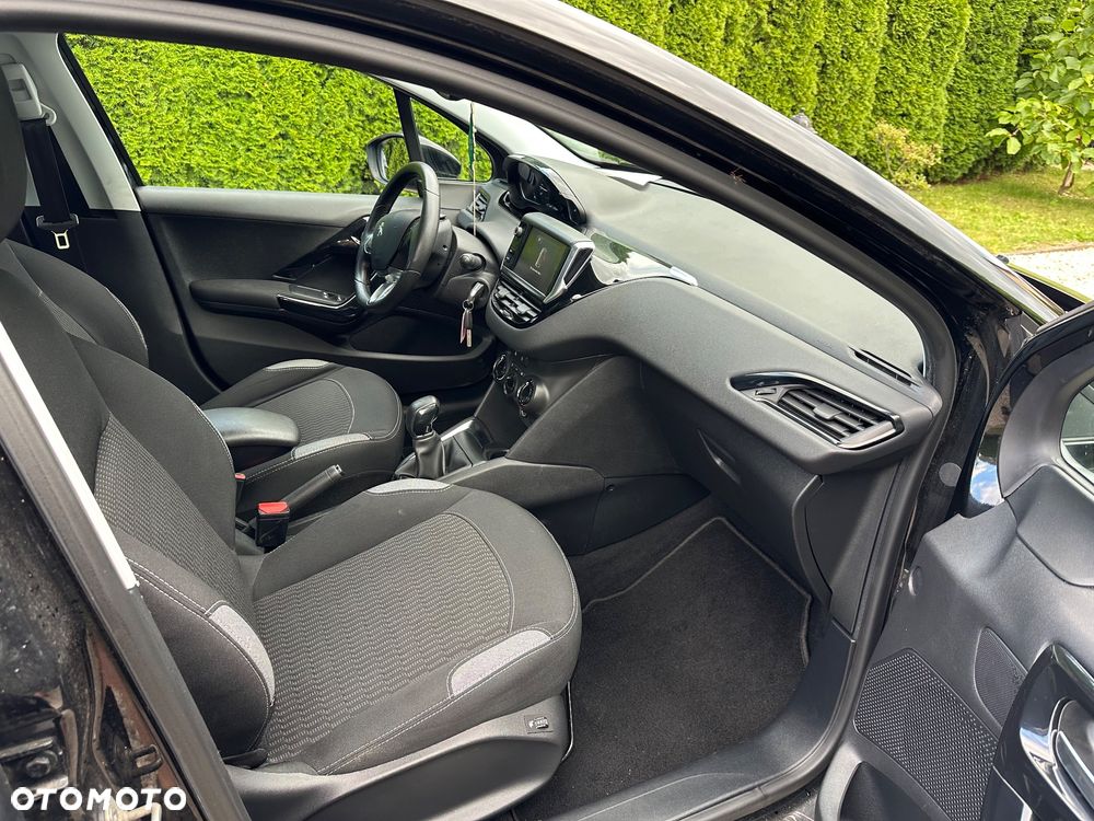 Peugeot 208 - 5