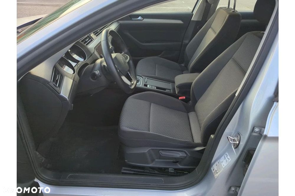Volkswagen Passat Variant 1.5 TSI EVO Essence DSG - 5