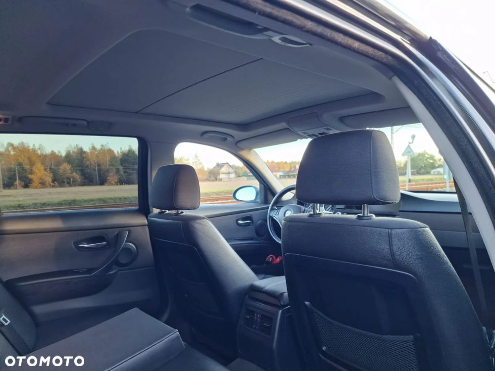 BMW Seria 3 330xi Touring - 19