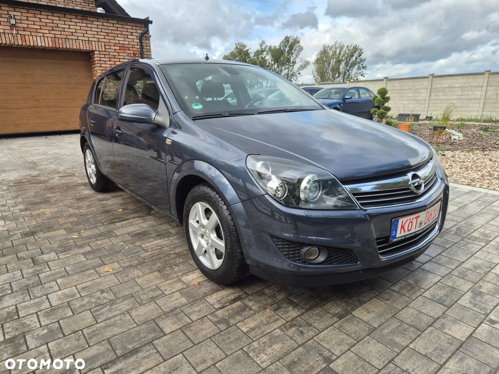 Opel Astra 2009 photo 2