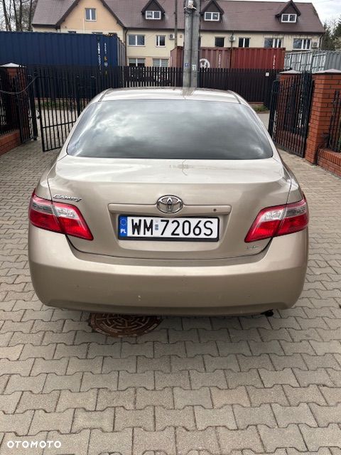 Toyota Camry - 18