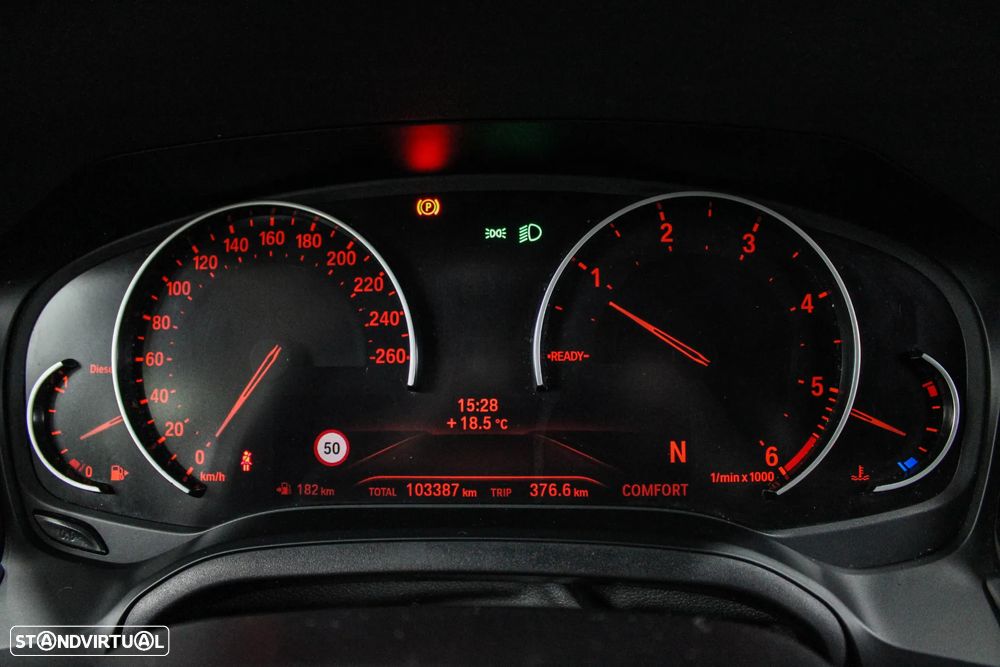 BMW 318 d Line Sport - 33