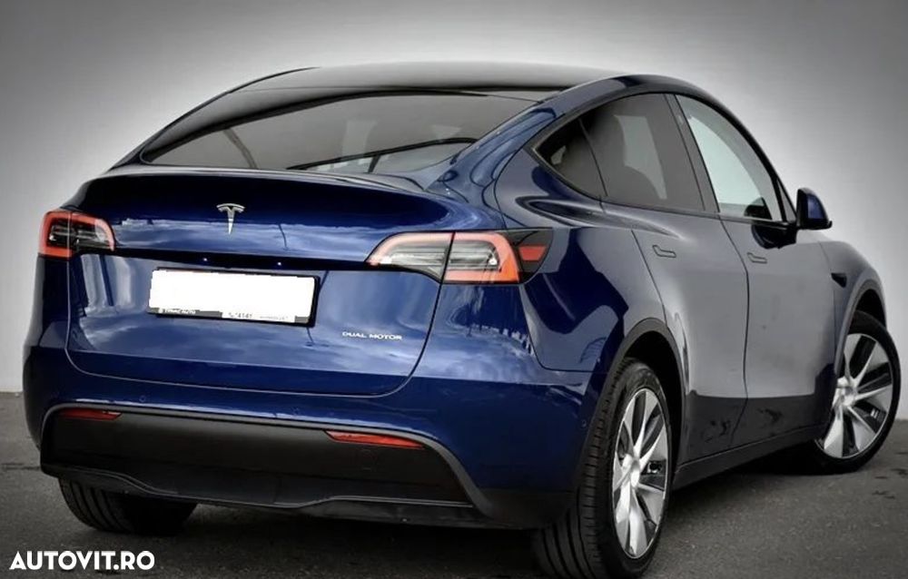 Tesla Model Y - 9