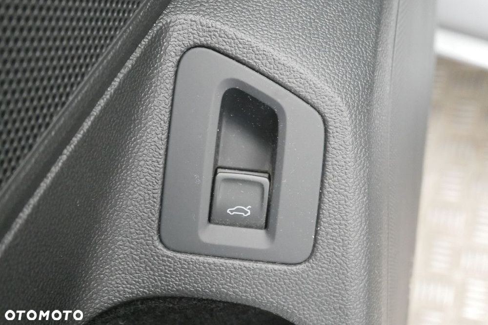 Volkswagen Passat Variant 1.5 TSI EVO Essence DSG - 17