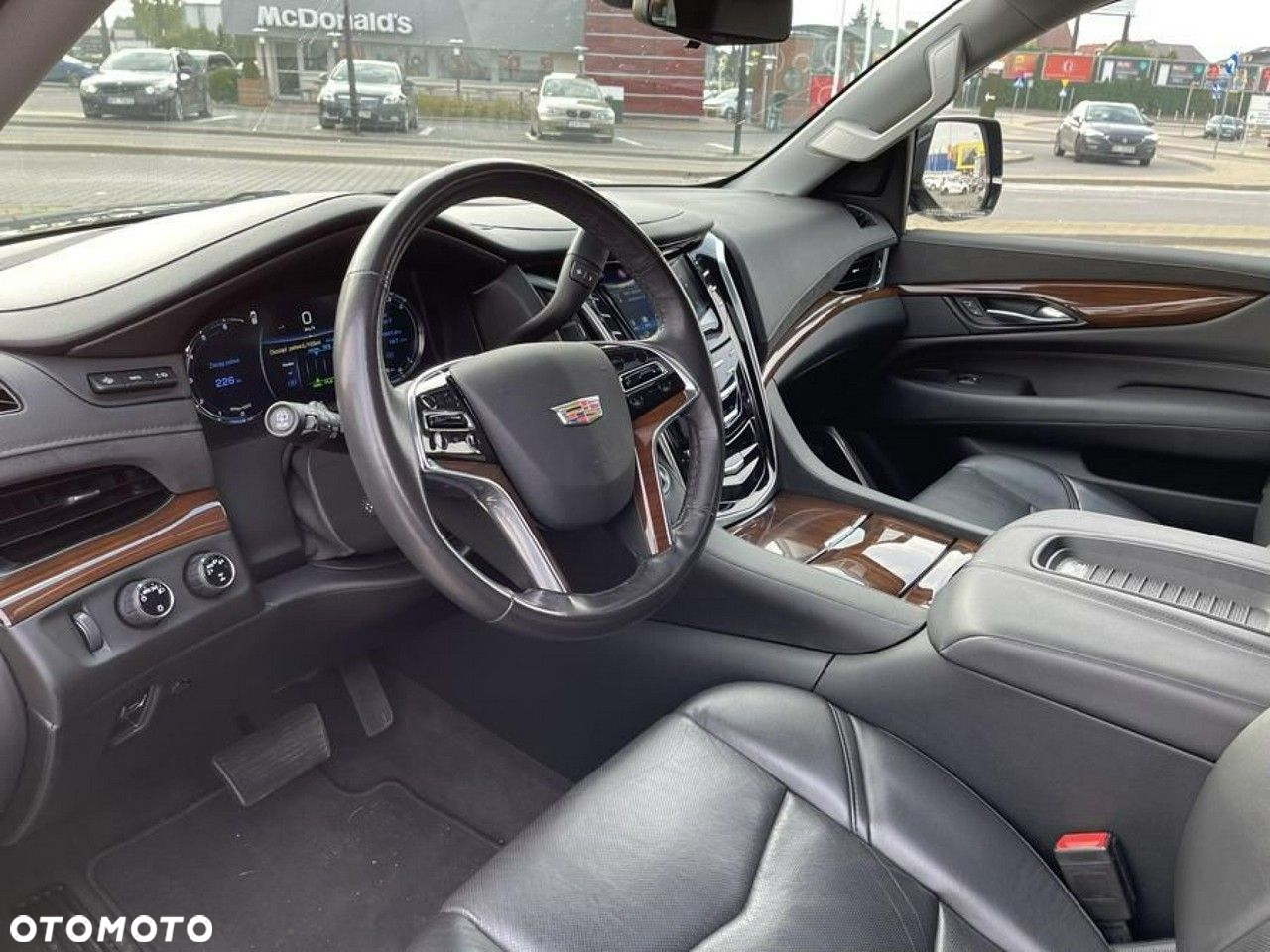 Cadillac Escalade - 25