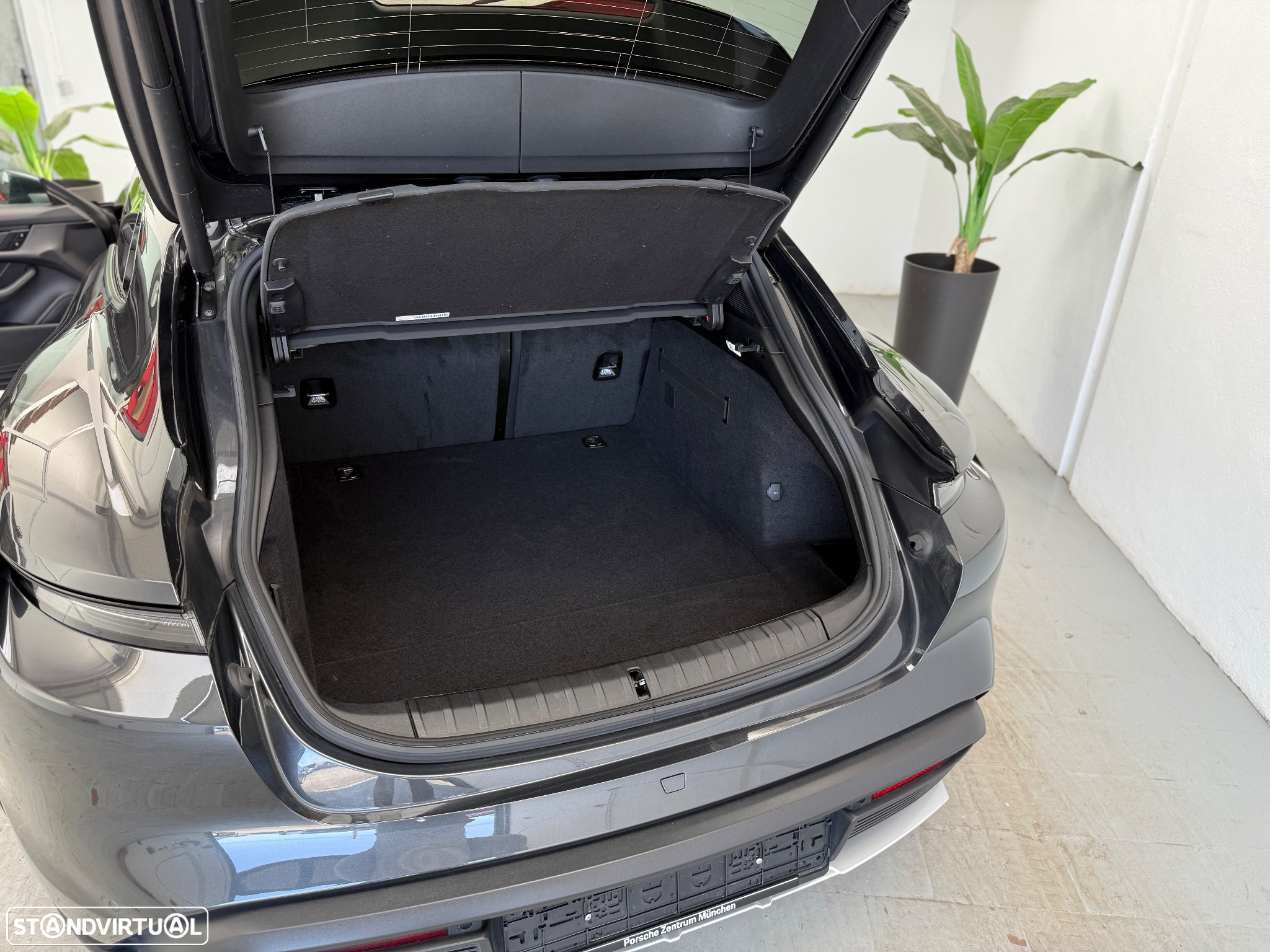 Porsche Taycan Cross Turismo 4 - 36