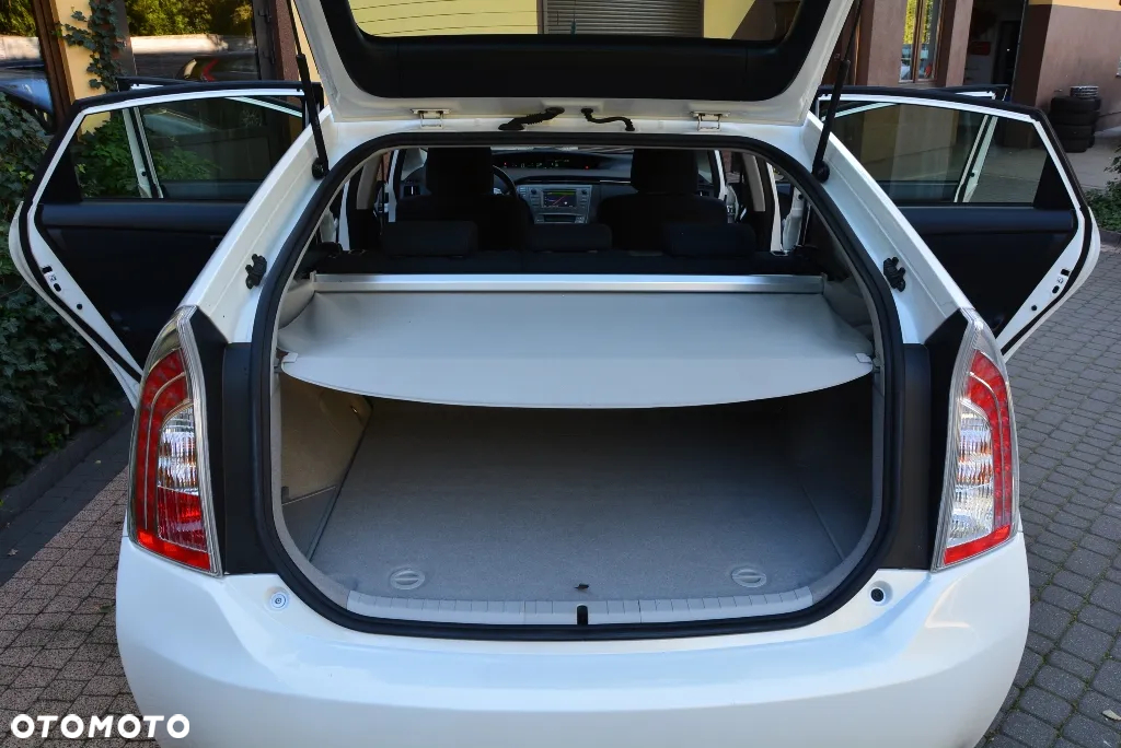 Toyota Prius (Hybrid) Comfort - 6
