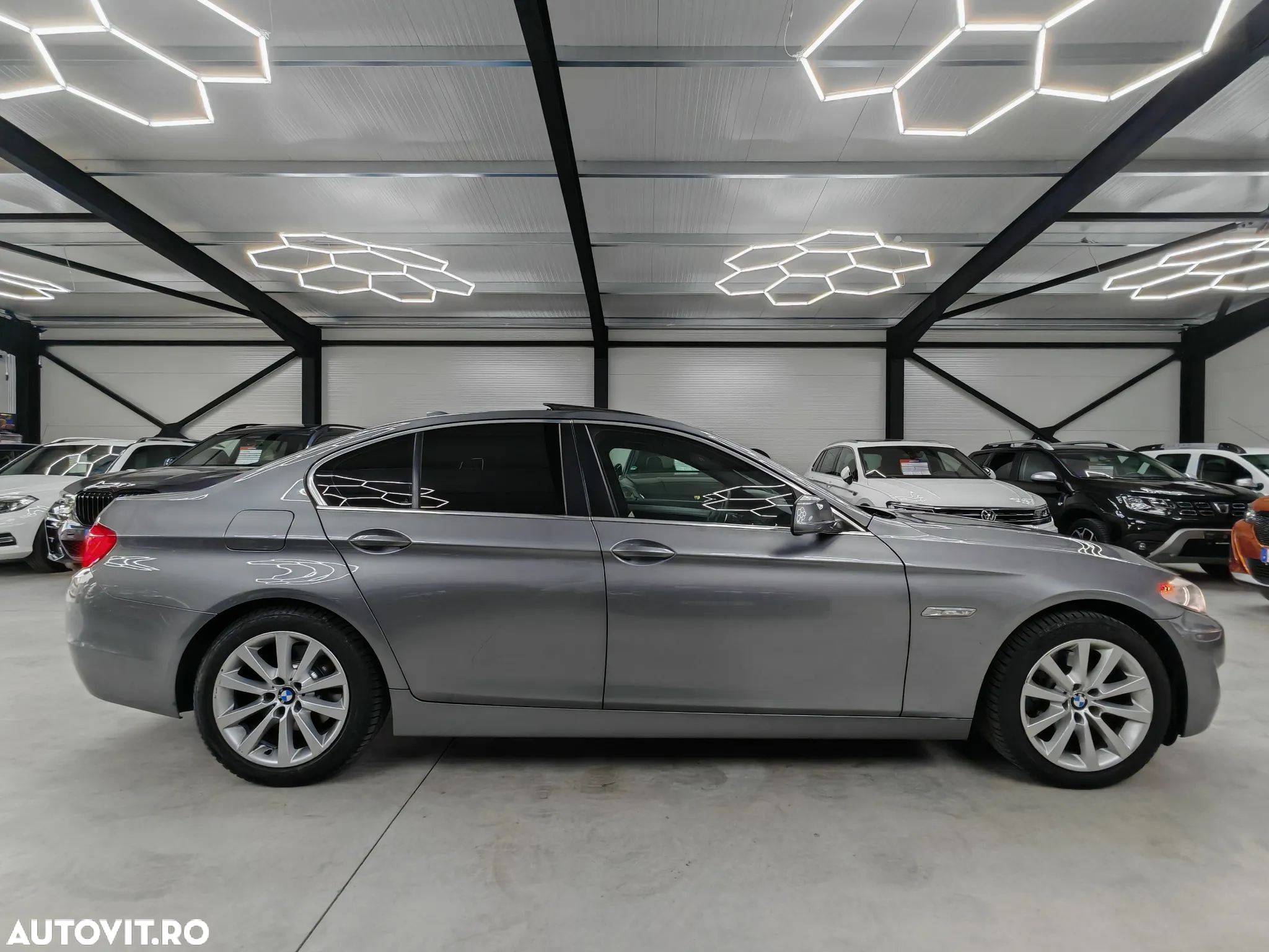 BMW Seria 5 520i Sport-Aut. - 6
