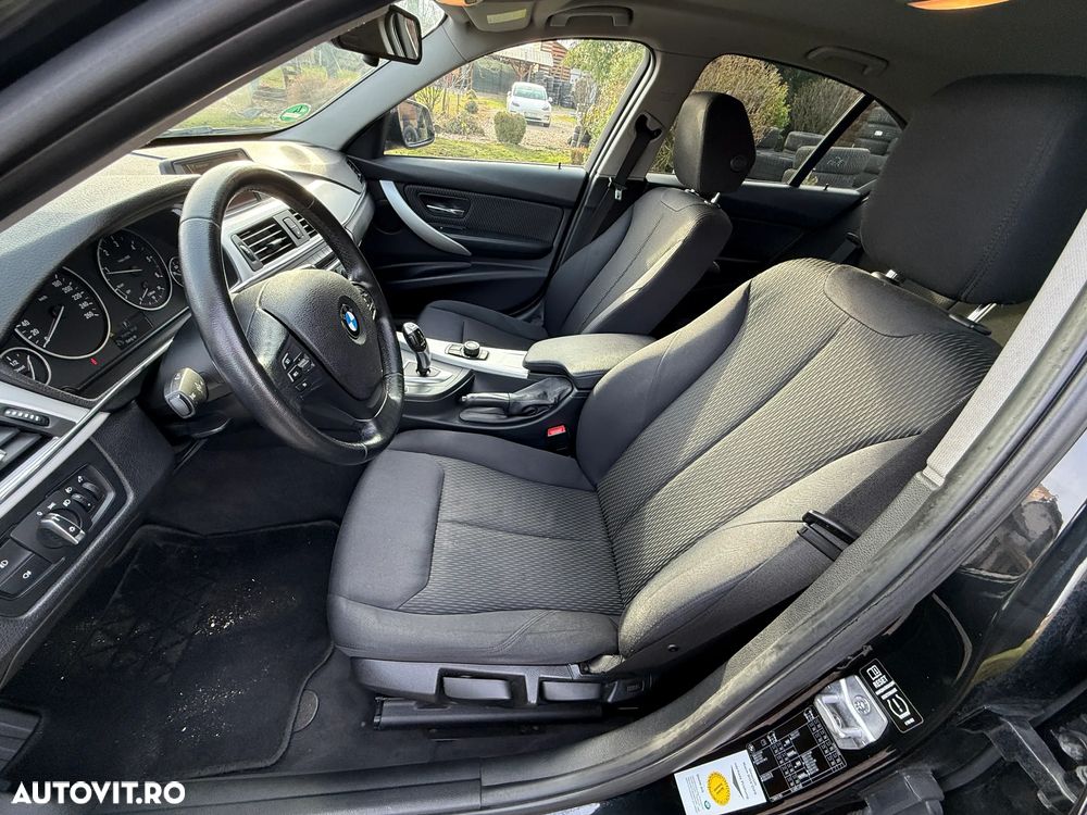 BMW Seria 3 320d Aut. - 12