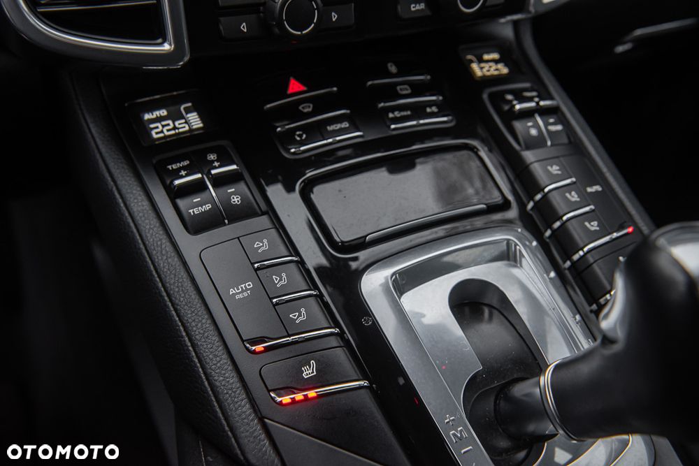 Porsche Cayenne Platinum Edition - 23