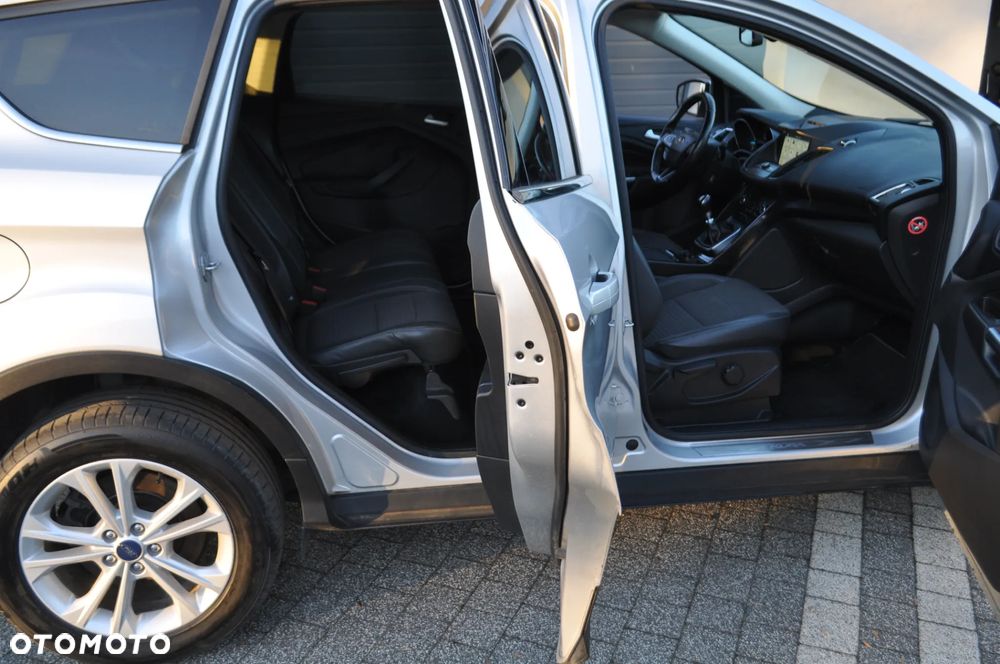 Ford Kuga 2.0 TDCi 2x4 Titanium - 31