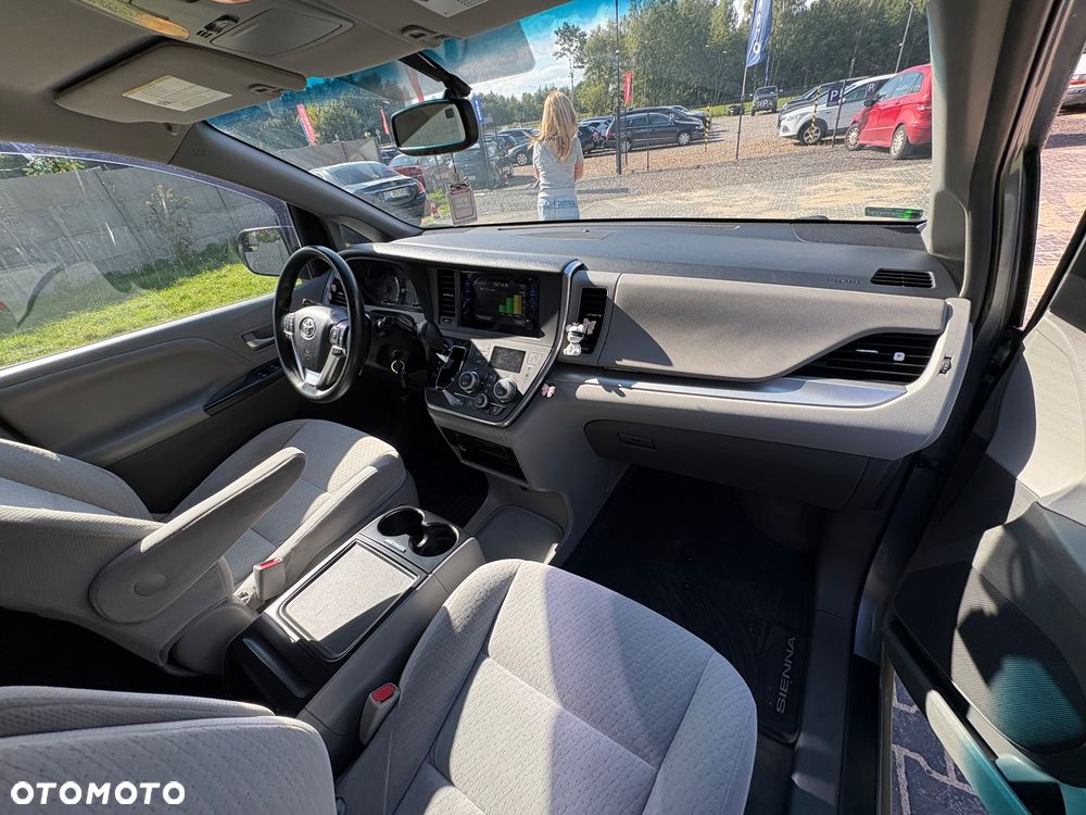 Toyota Sienna 3.5 V6 SE - 29