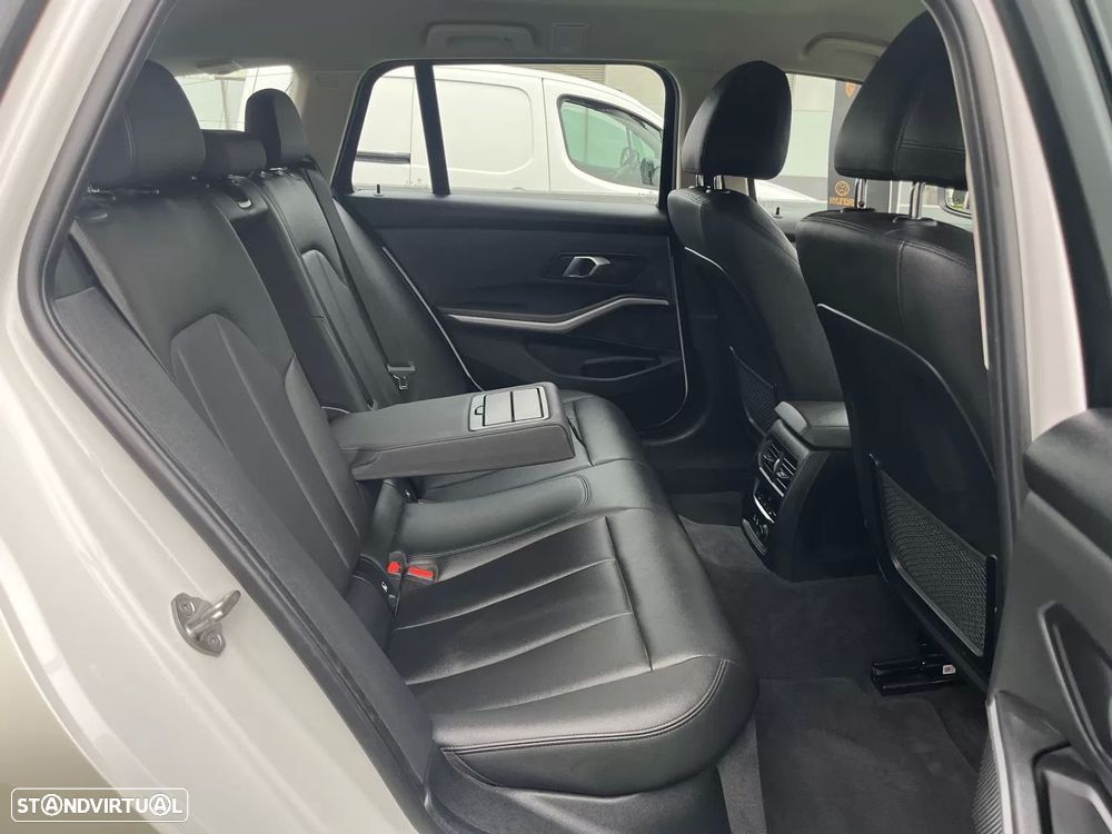 BMW 318 d Touring Aut. Sport Line - 36