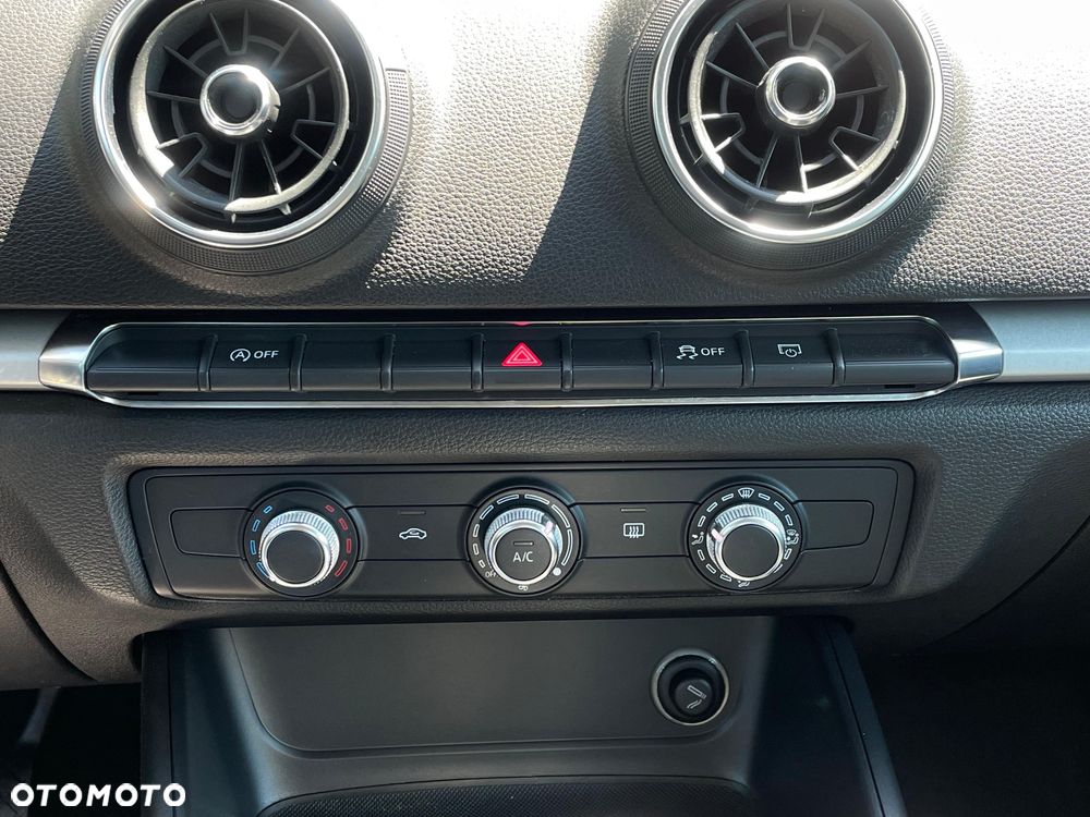 Audi A3 Sportback 30 TFSI S tronic design - 22