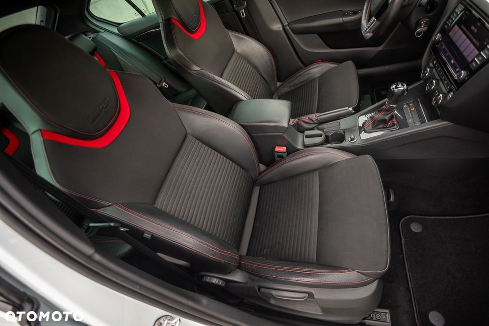 Skoda Octavia 2.0 TDI DSG RS - 19