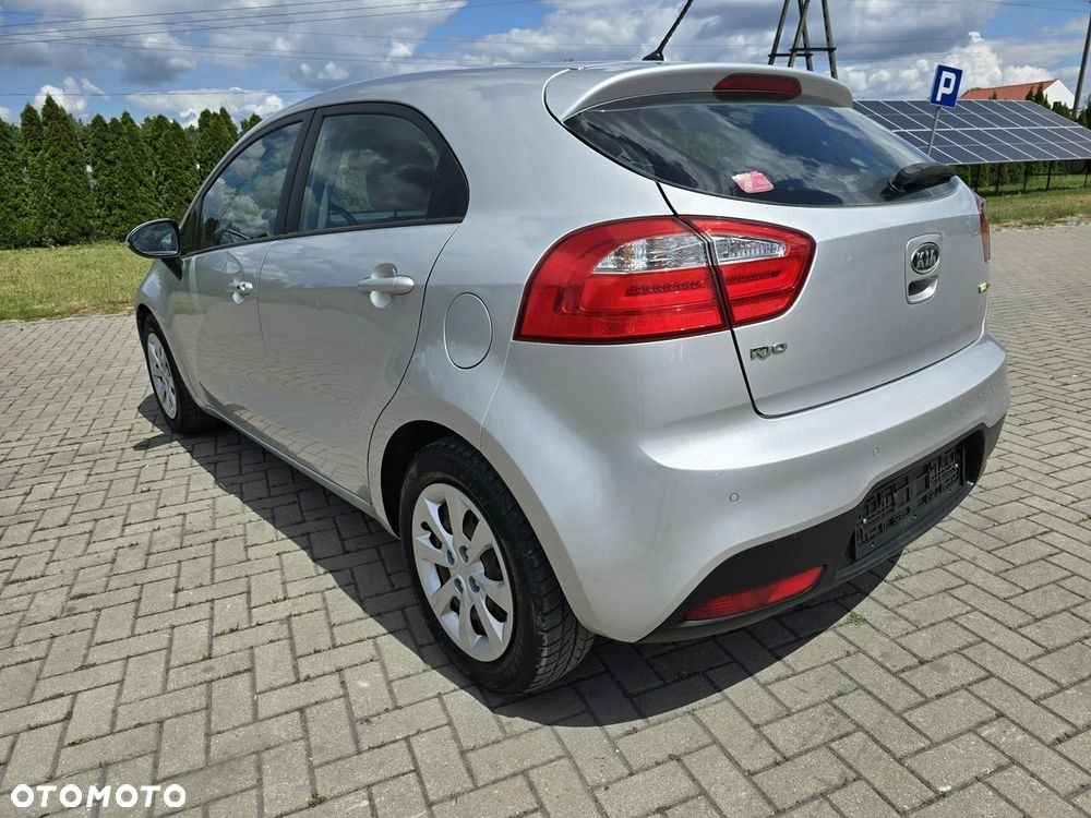 Kia Rio - 12