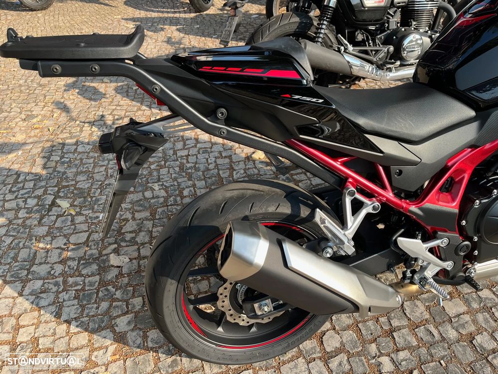 Honda CB 750 HORNET - 5