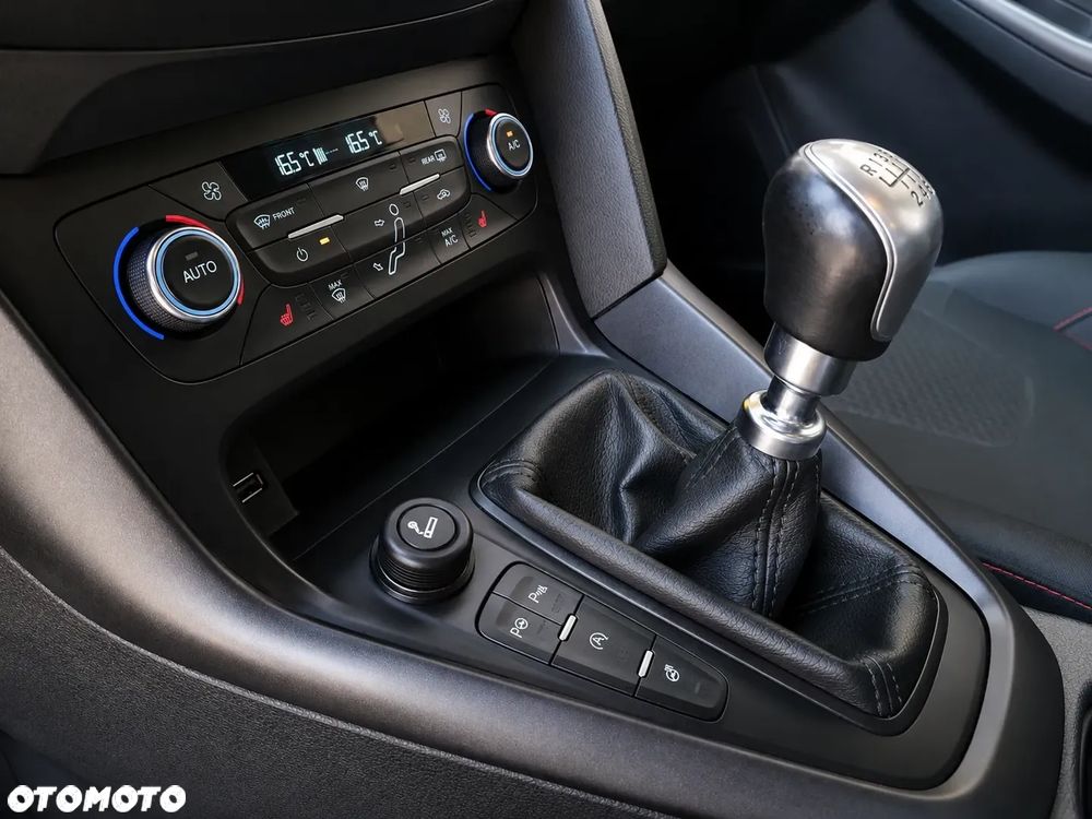 Ford Focus 1.5 EcoBoost ST-Line - 13