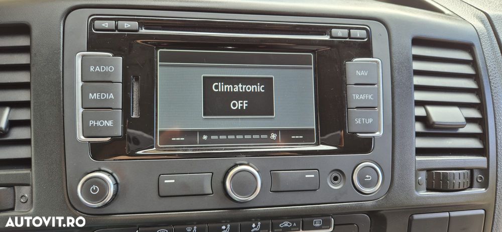 Volkswagen Caravelle - 24