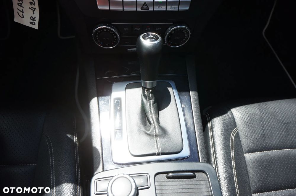 Mercedes-Benz Klasa C 220 CDI DPF BlueEFFICIENCY 7G-TRONIC Edition 1 - 24