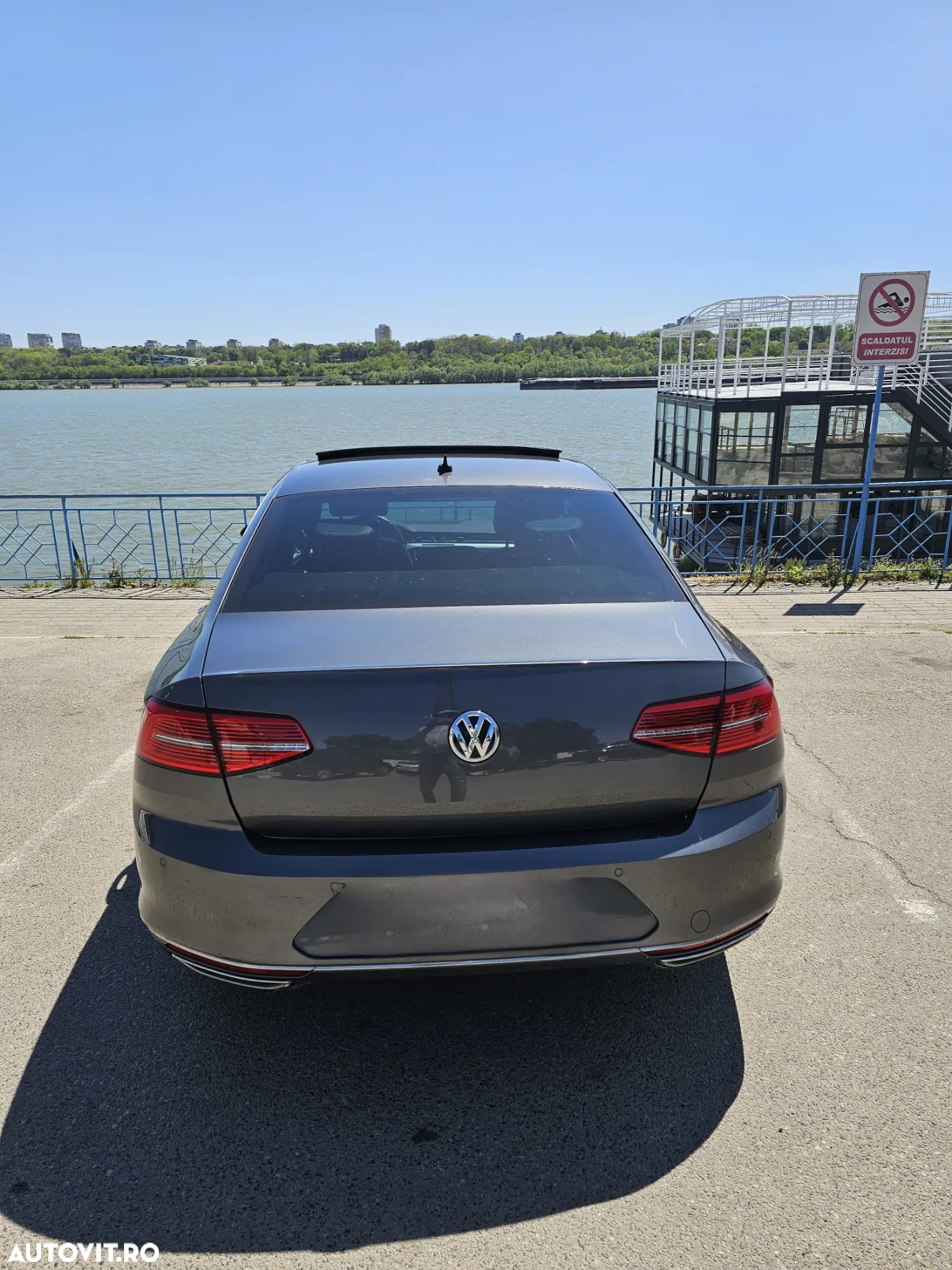 Volkswagen Passat - 2