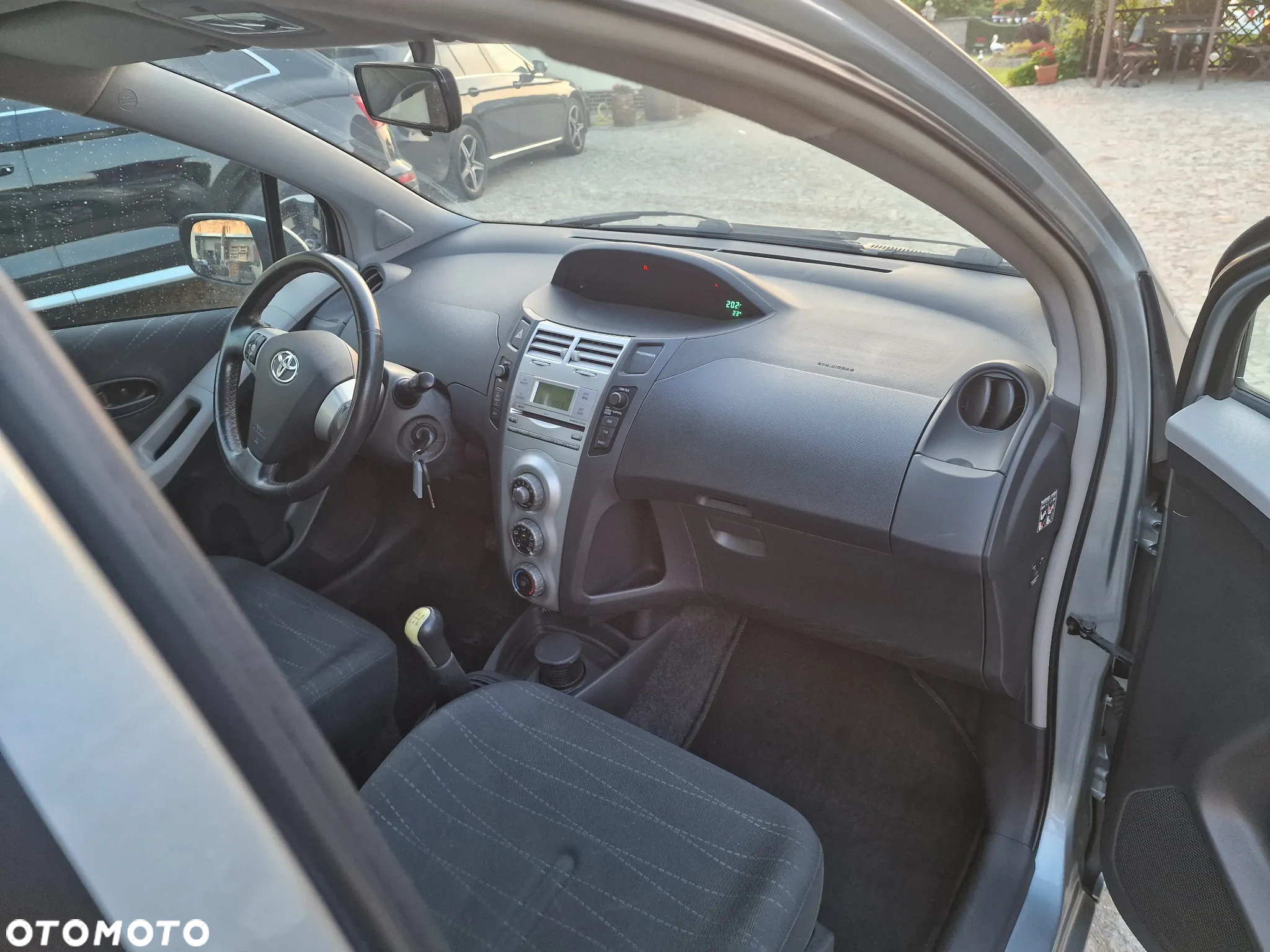 Toyota Yaris 1.3 VVT-i Executive - 17
