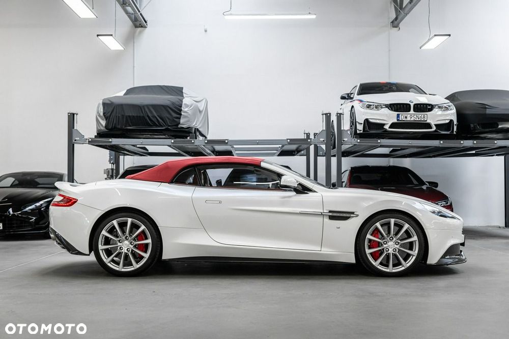 Aston Martin Vanquish - 7