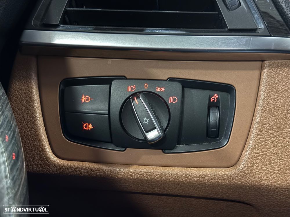 BMW 318 d Touring Auto Line Luxury - 14