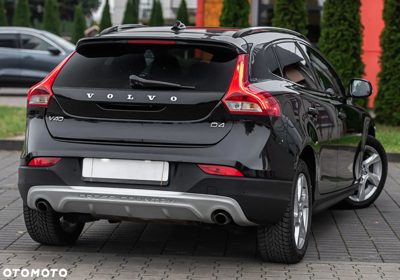 Volvo V40 Cross Country - 12