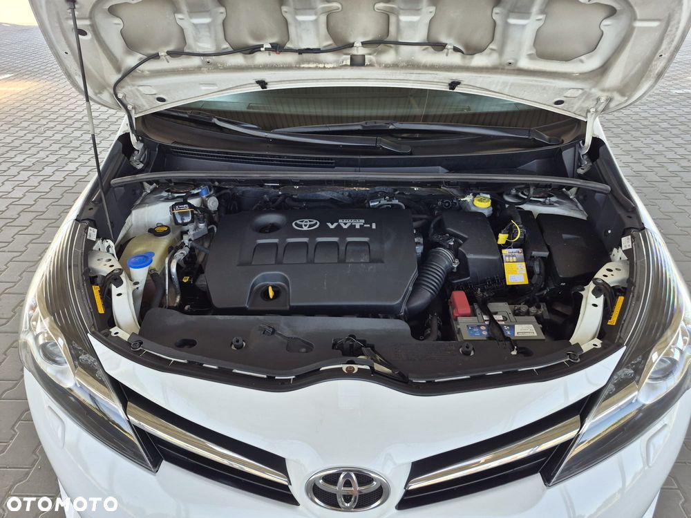 Toyota Verso 1.8 Prestige 7os - 29