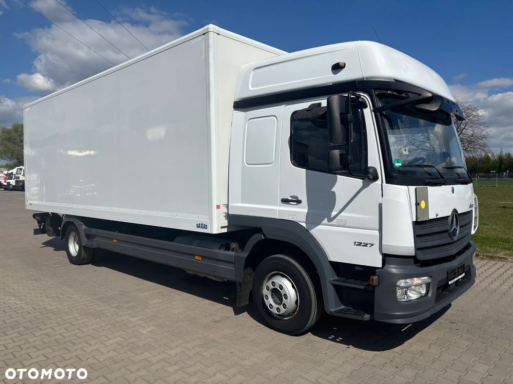 Mercedes-Benz ATEGO 1227 kontener z windą ,  kabina sypialna , webasto, klimatyzacja, niski przebieg , bezwypadkowy. (nie 1224, 1230) - 6