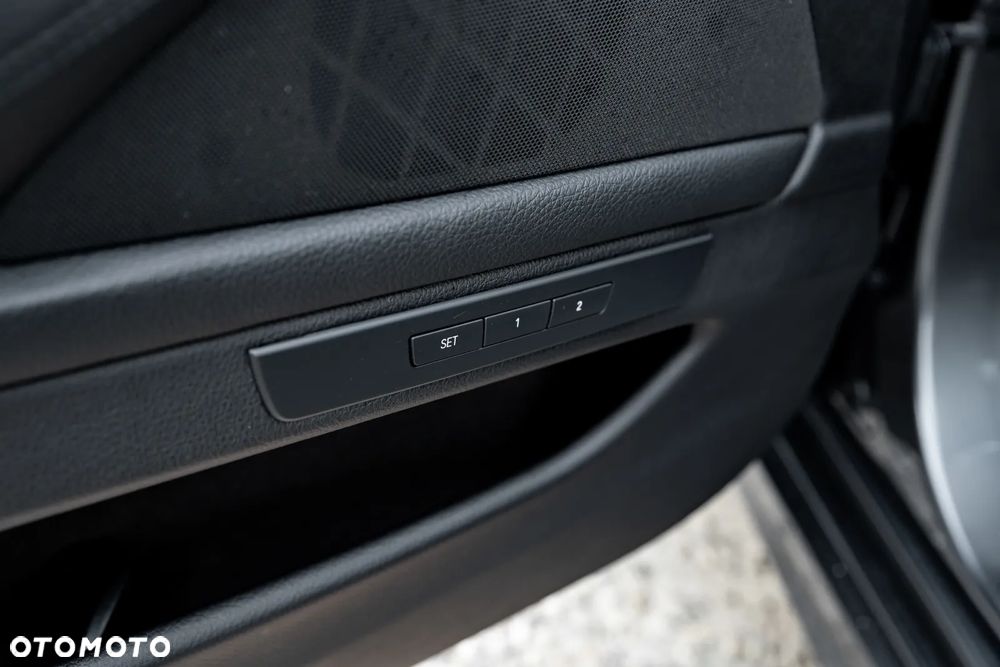 BMW Seria 5 535i xDrive Sport-Aut Luxury Line - 19