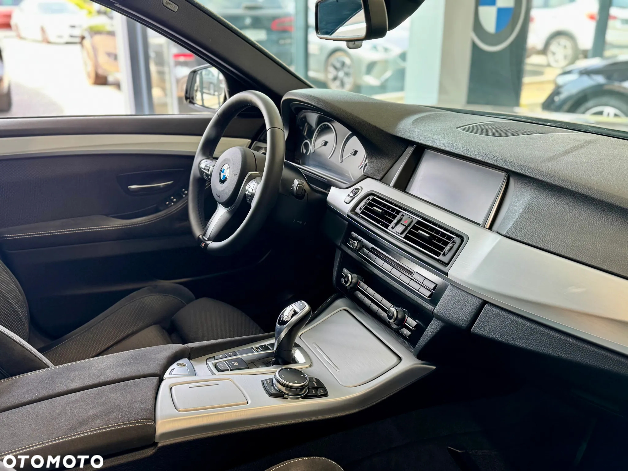BMW Seria 5 530d xDrive Touring Sport-Aut - 11