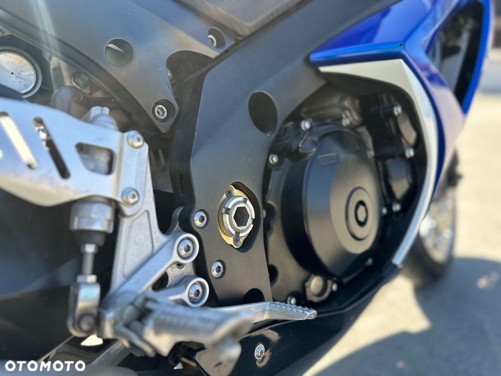 Suzuki GSX-R - 16