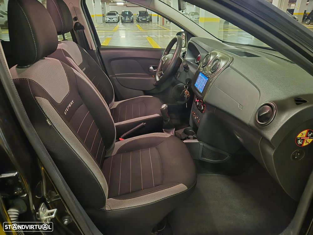 Dacia Logan MCV 0.9 TCe Stepway - 32