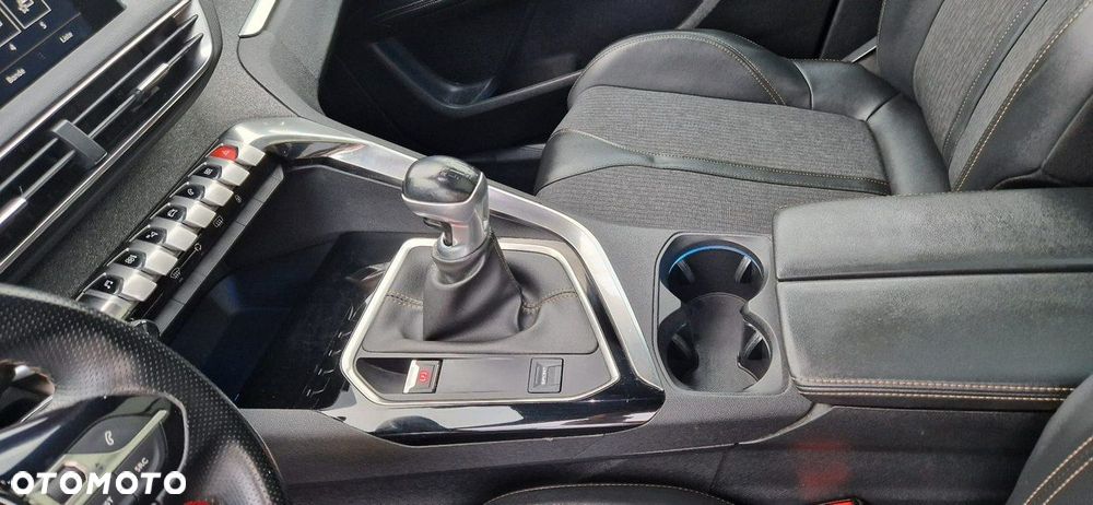 Peugeot 5008 - 24
