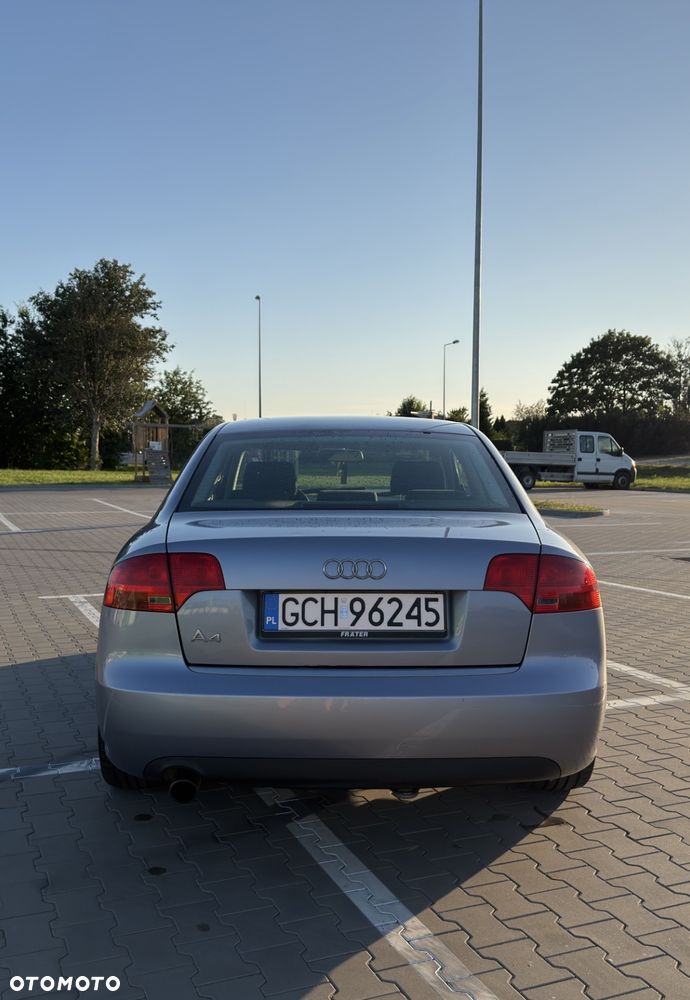 Audi A4 Limousine - 5