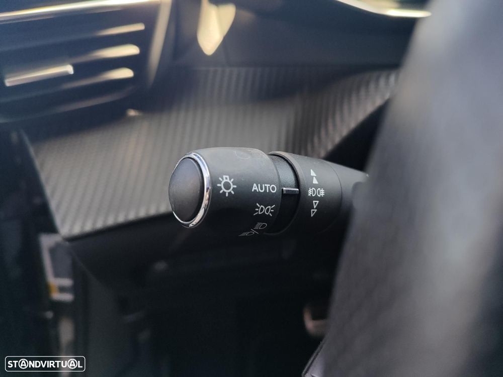 Peugeot e-2008 50 kWh GT - 8
