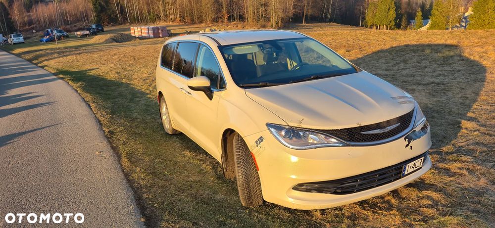 Chrysler Pacifica - 1