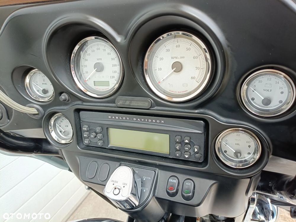 Harley-Davidson Touring Street Glide - 24