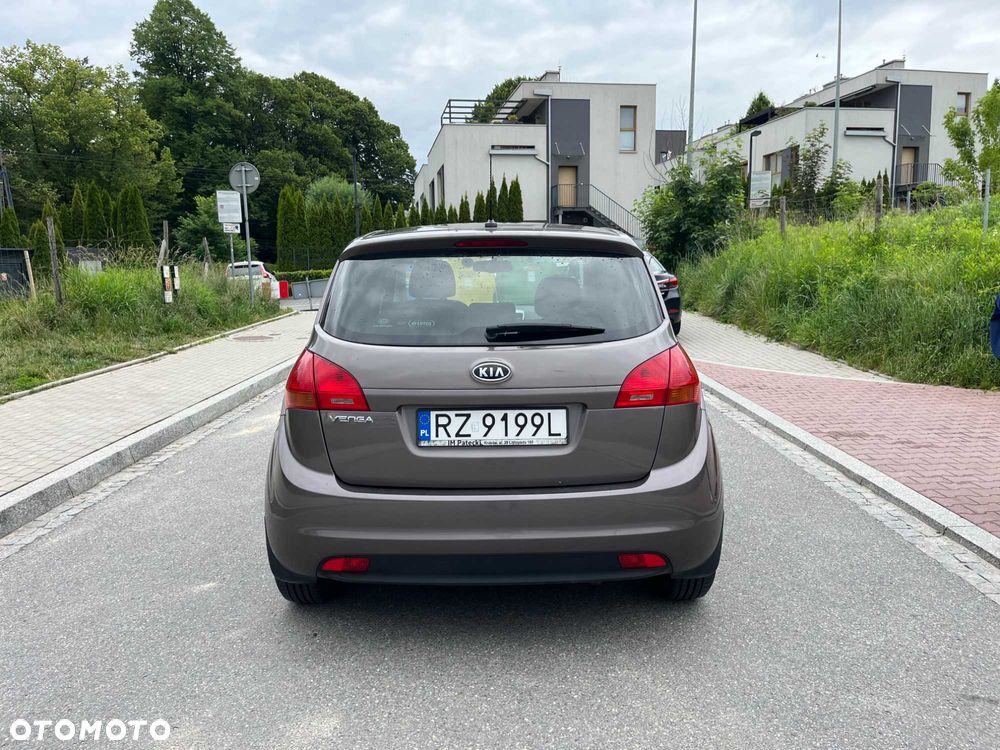 Kia Venga - 6