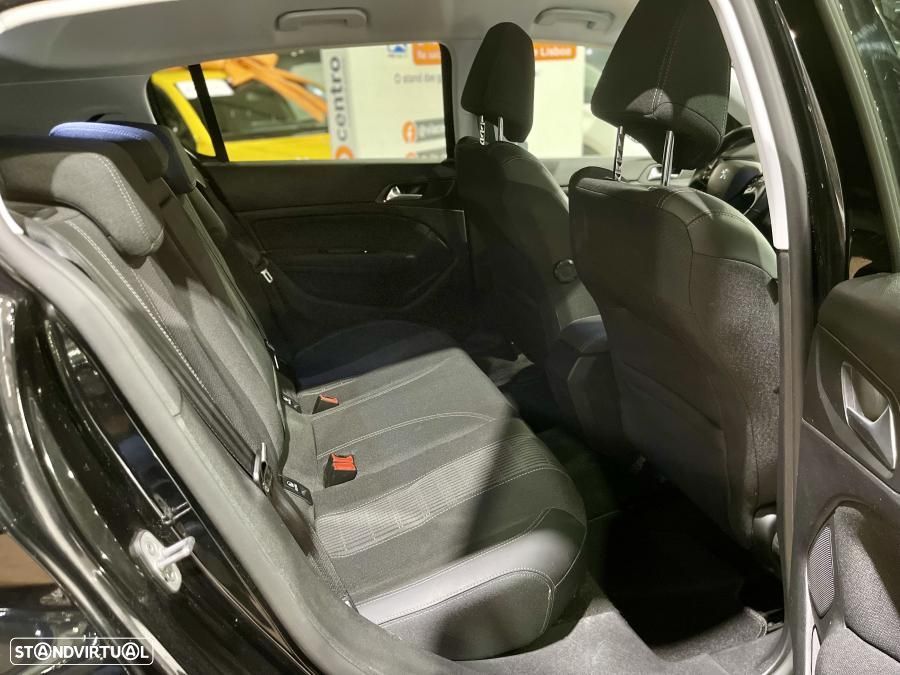 Peugeot 308 1.2 PureTech Allure Pack EAT8 - 27