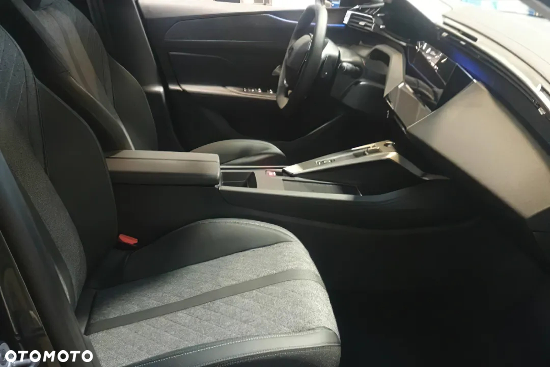 Peugeot 408 - 7