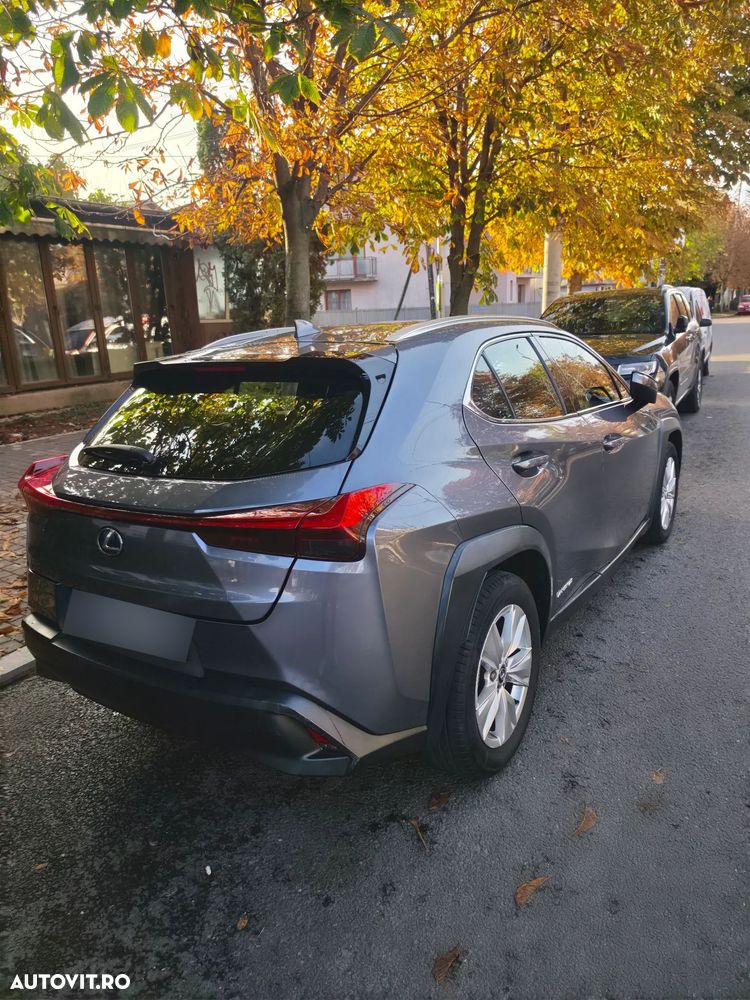 Lexus UX - 8